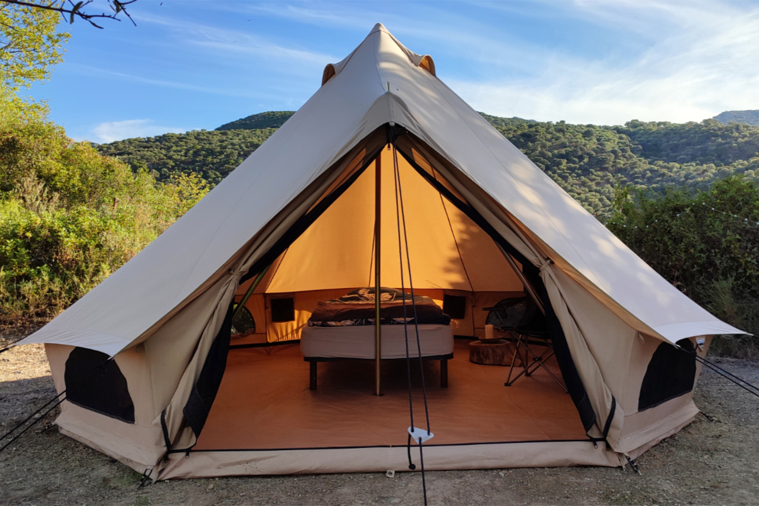 Private glamping bell tent - with single mattress (+ 225,- per person)